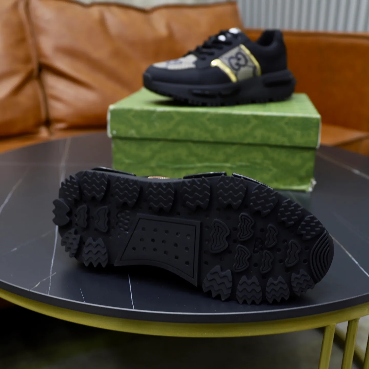 Ex-factory price: 462💰🙅‍♂️🙅‍♂️🙅‍♂️ Brand: GUCCI Standard code: 38-44 (45 customized) Grade: Same as the official website Material: Original material splicing Comfortable and breathable lining Lightweight and wear-resistant sports outsole Style category: Men's fashionable casual shoes Running sneakers Distinguished luxury brand elements Top luxury Color: actual picture color